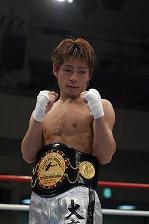 YAMAGUCHI SHINGO POSE.JPG - 6,780BYTES