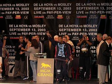 DELAHOYA MOSLEY WEIGH IN 030912.JPG - 28,959BYTES