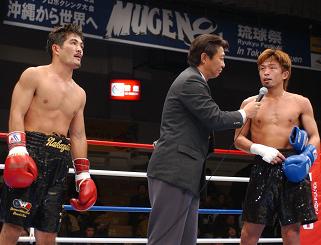 NAKAZATO FUKUSHIMA AFTER SPARRING.JPG - 18,575BYTES